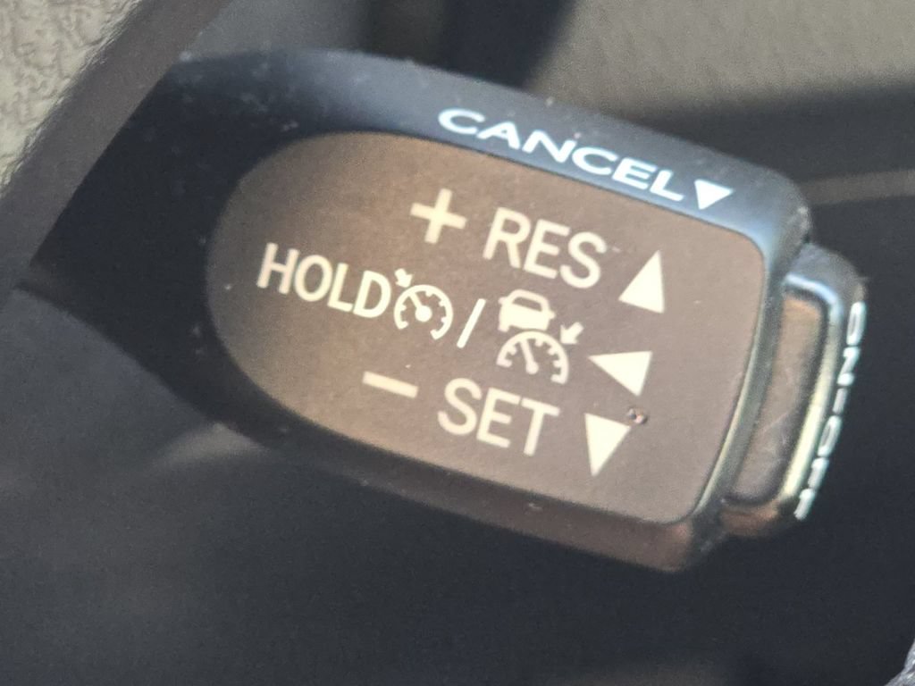 Used 2018 Toyota RAV4 XLE FWD image 30