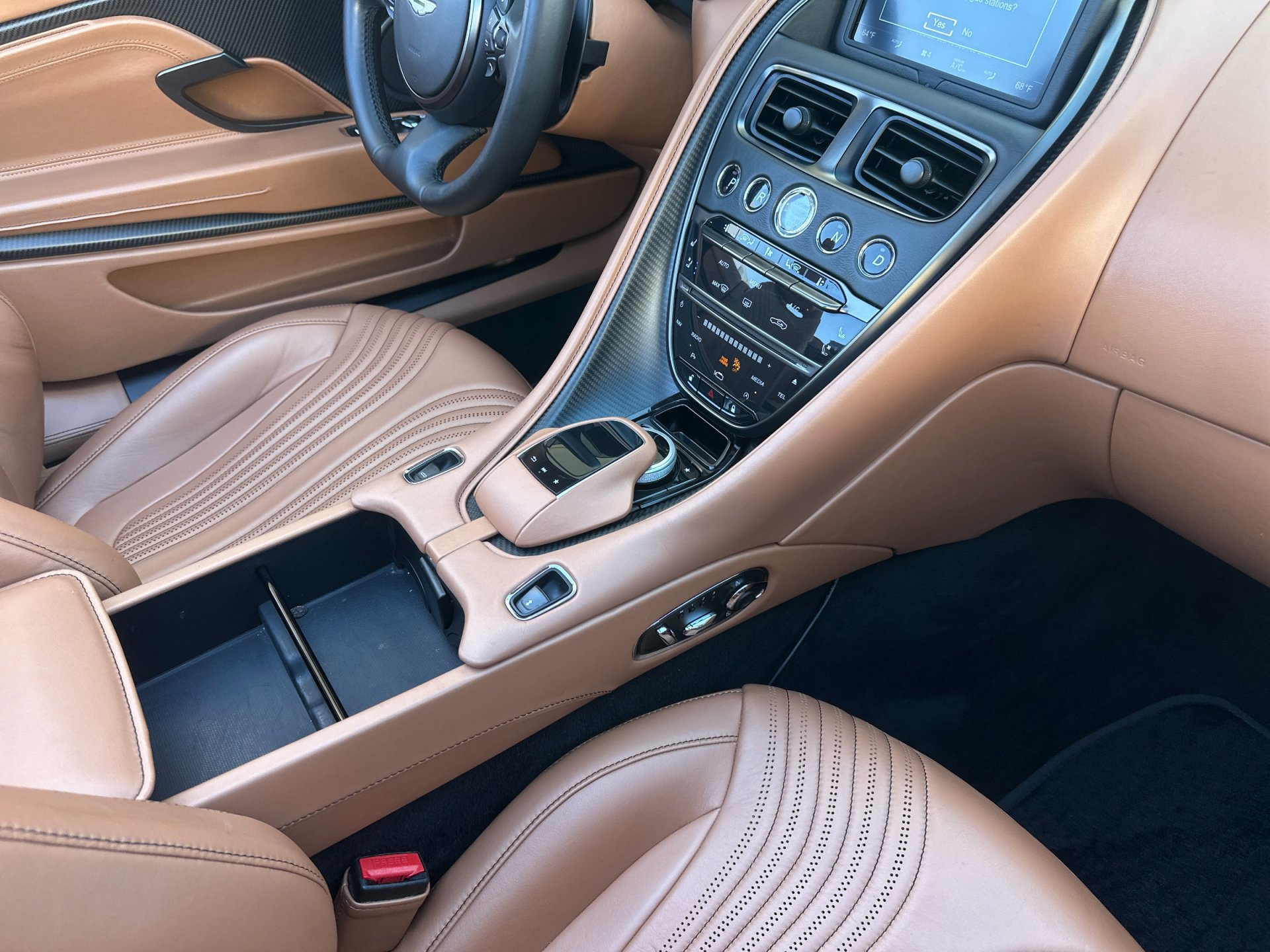 Used 2019 Aston Martin DB11 Volante RWD image 18