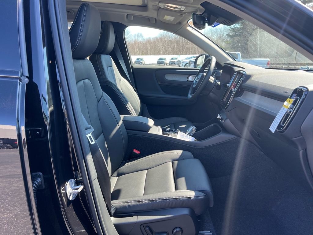 New 2026 Volvo XC40 B5 Plus w/ Climate Package AWD/4WD image 28