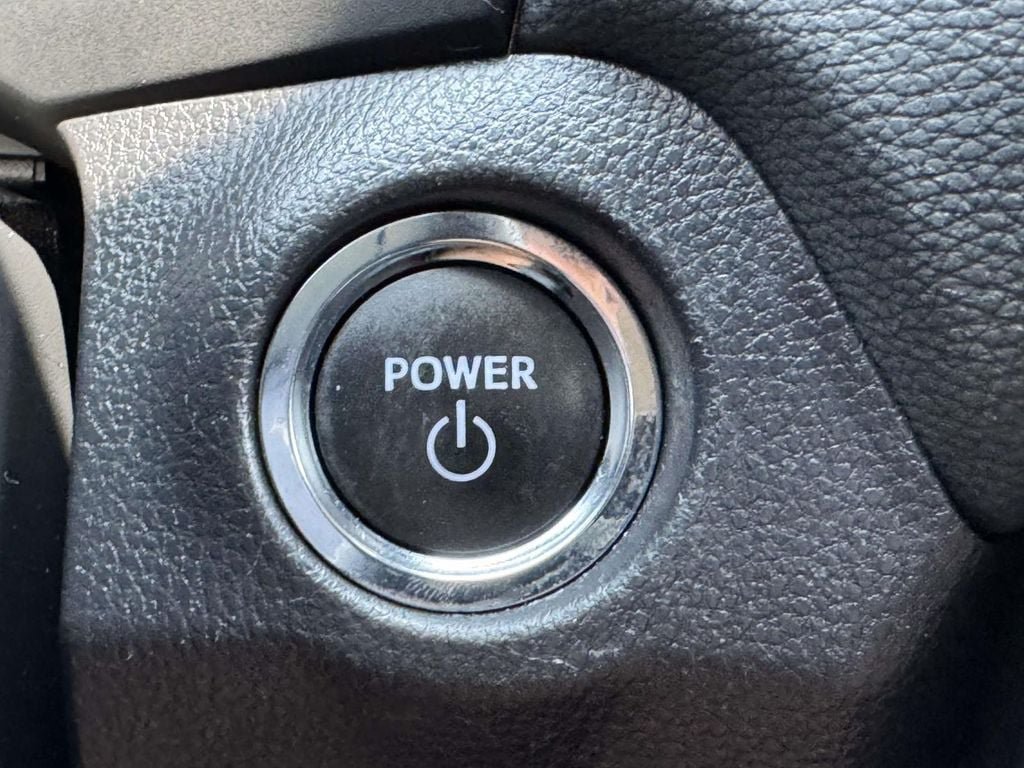 Used 2025 Toyota RAV4 XLE AWD/4WD image 8