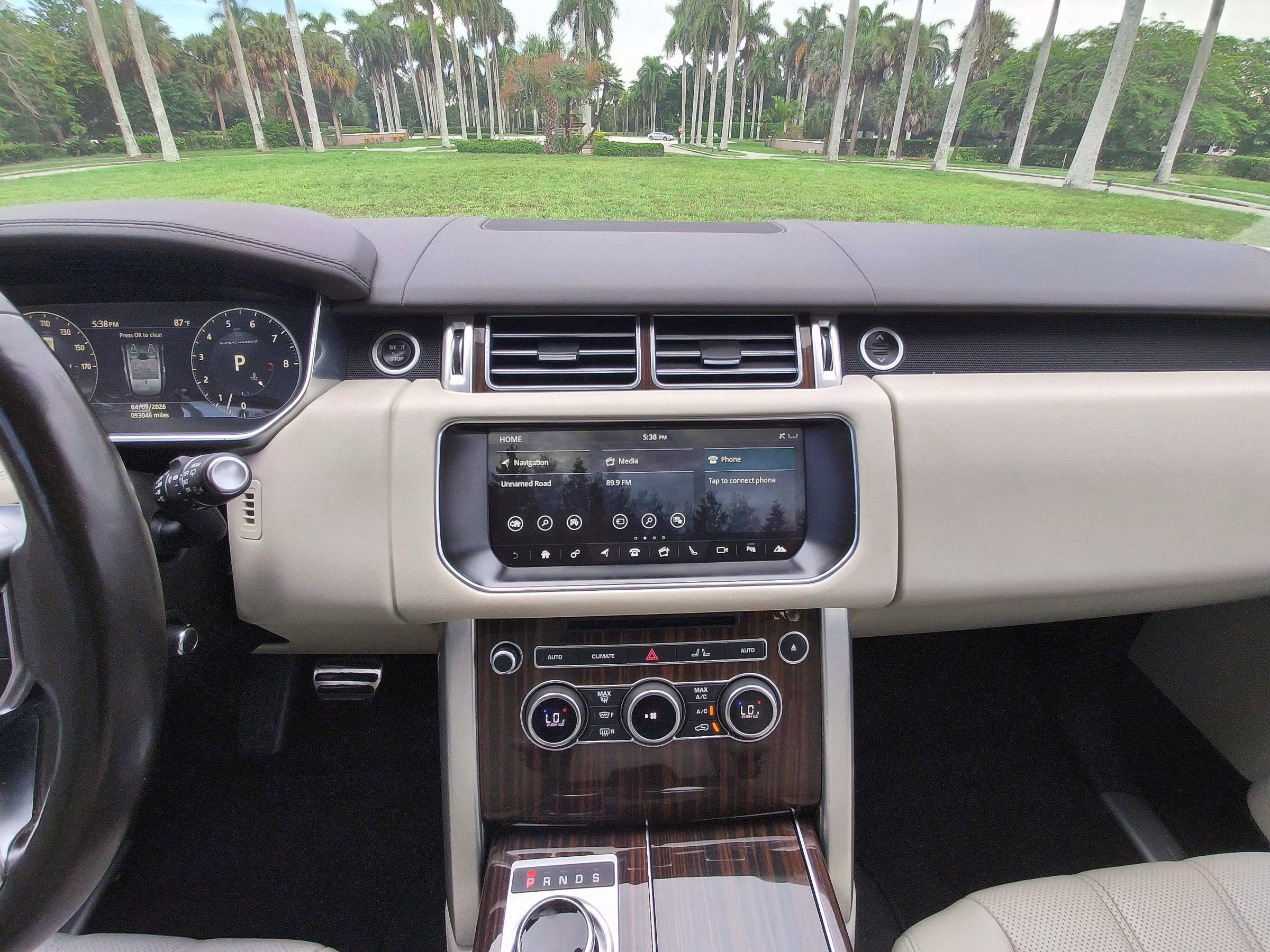 Used 2017 Land Rover Range Rover Supercharged AWD/4WD image 26