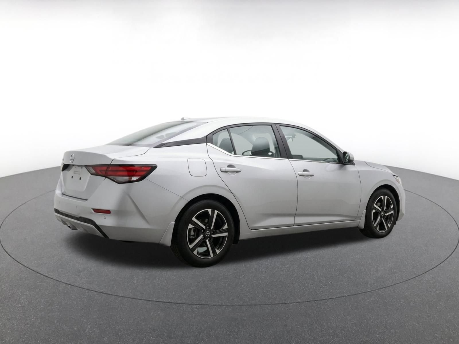 Used 2025 Nissan Sentra SV FWD image 8