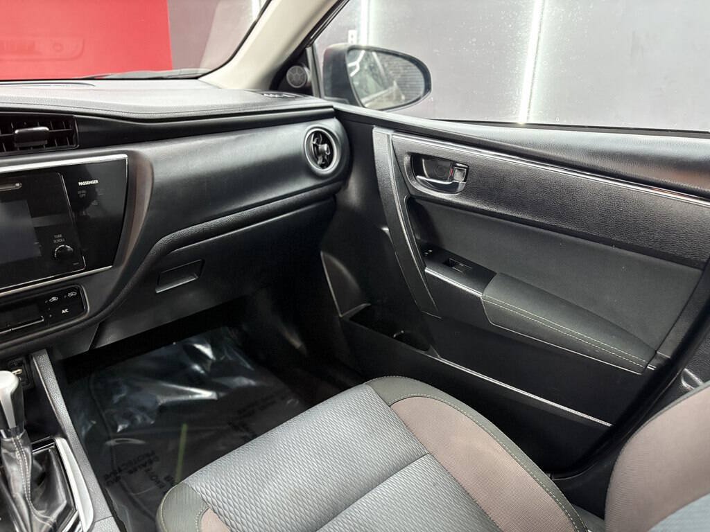 Used 2017 Toyota Corolla LE FWD image 12
