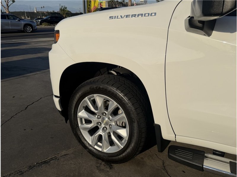 Used 2019 Chevrolet Silverado 1500 Custom w/ Custom Max Trailering Package AWD/4WD image 11