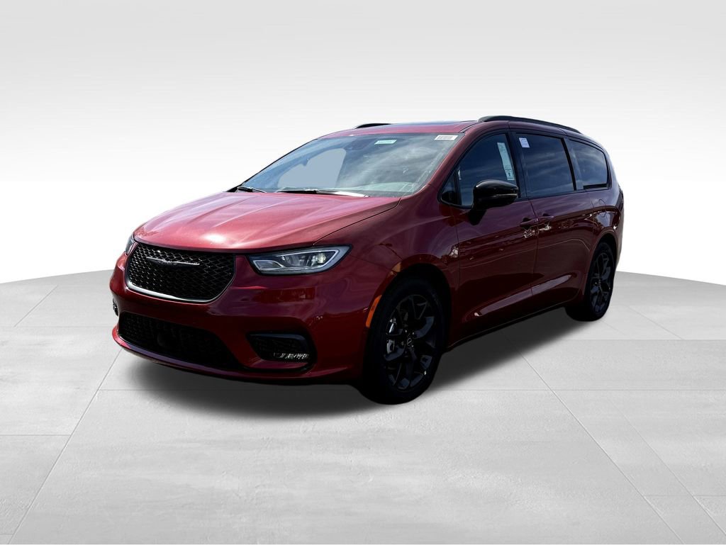 New 2026 Chrysler Pacifica Limited w/ Uconnect Theater Family Group FWD image 4
