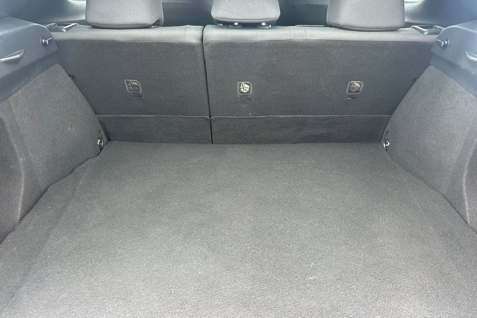 Used 2018 Toyota C-HR XLE FWD image 18