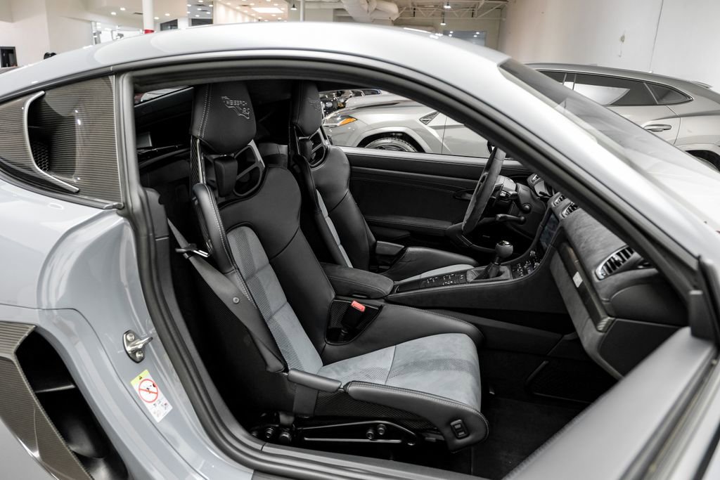 Used 2025 Porsche 718 Cayman GT4 RS w/ Weissach Package RWD image 34