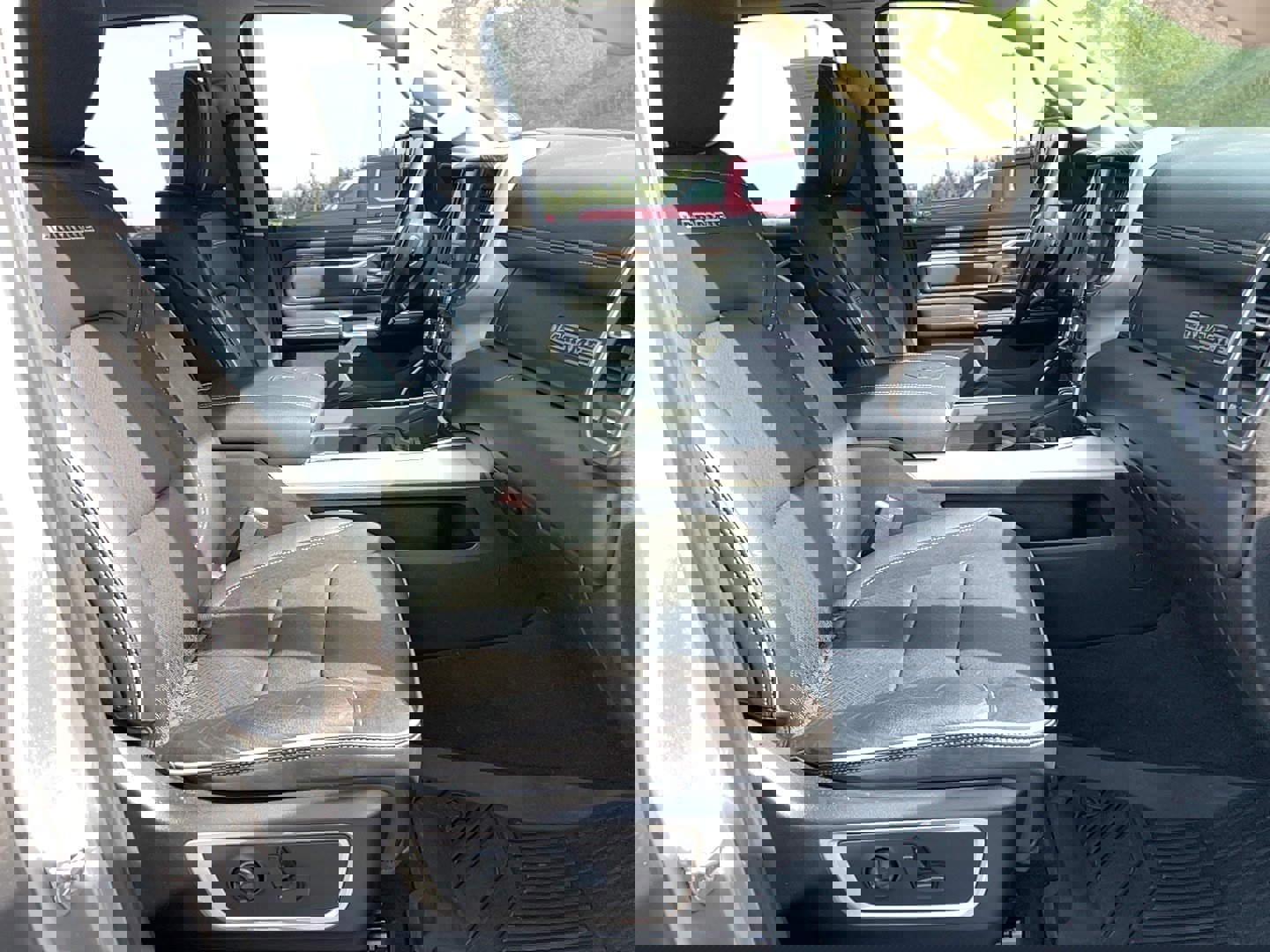 Used 2019 RAM 1500 Laramie image 26