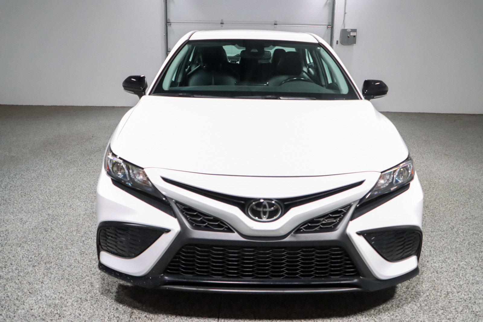 Used 2023 Toyota Camry SE w/ Convenience Package FWD image 4