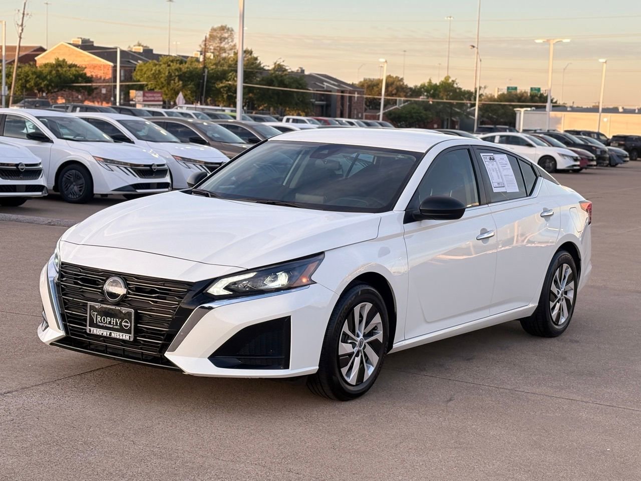 Used 2025 Nissan Altima 2.5 S image 3