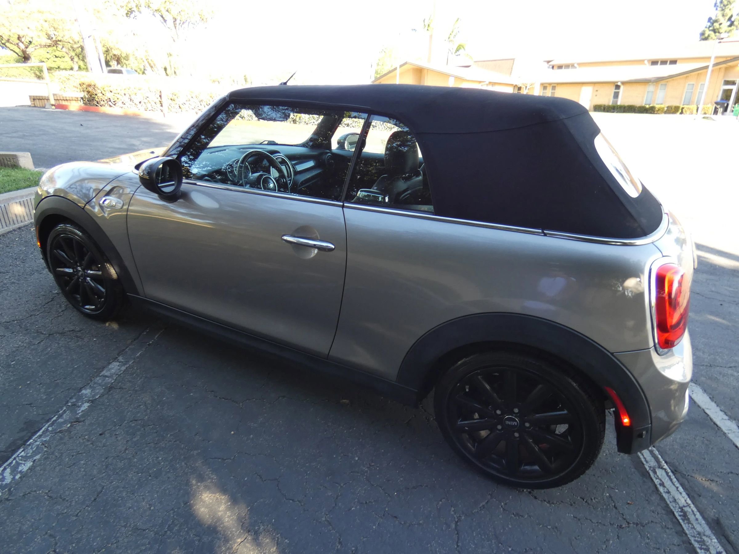 Used 2018 MINI Cooper S w/ Premium Package image 59