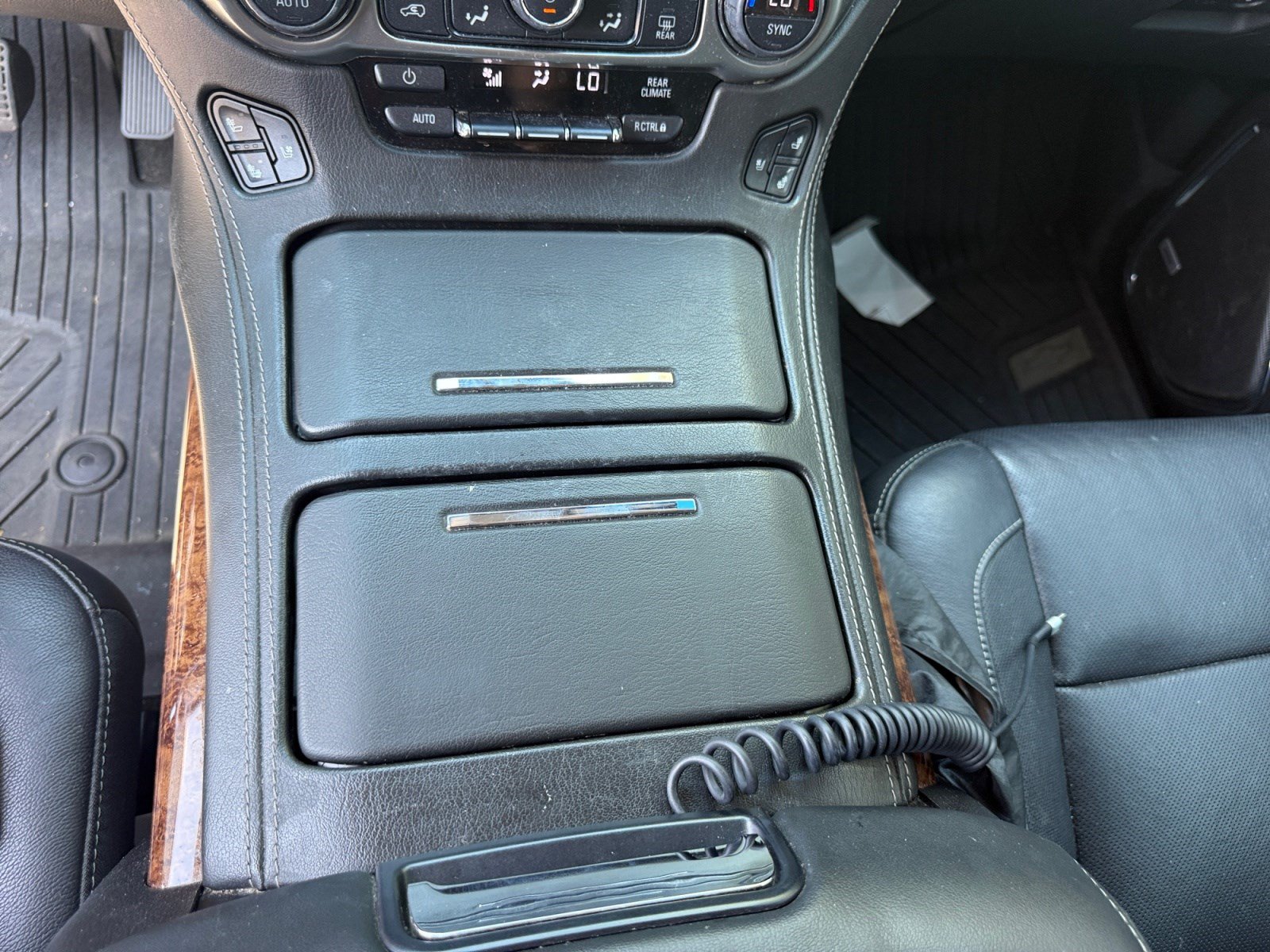 Used 2018 Chevrolet Suburban Premier AWD/4WD image 15