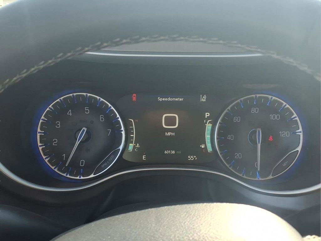 Used 2024 Chrysler Pacifica Touring-L FWD image 12