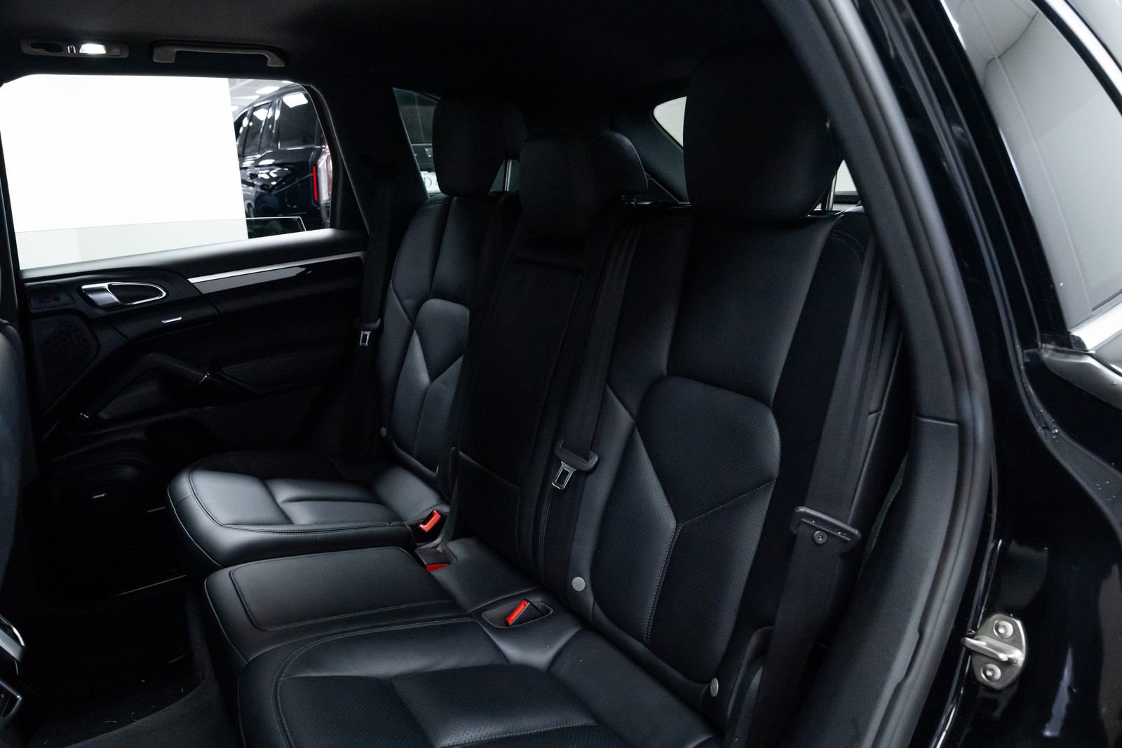 Used 2016 Porsche Cayenne image 21