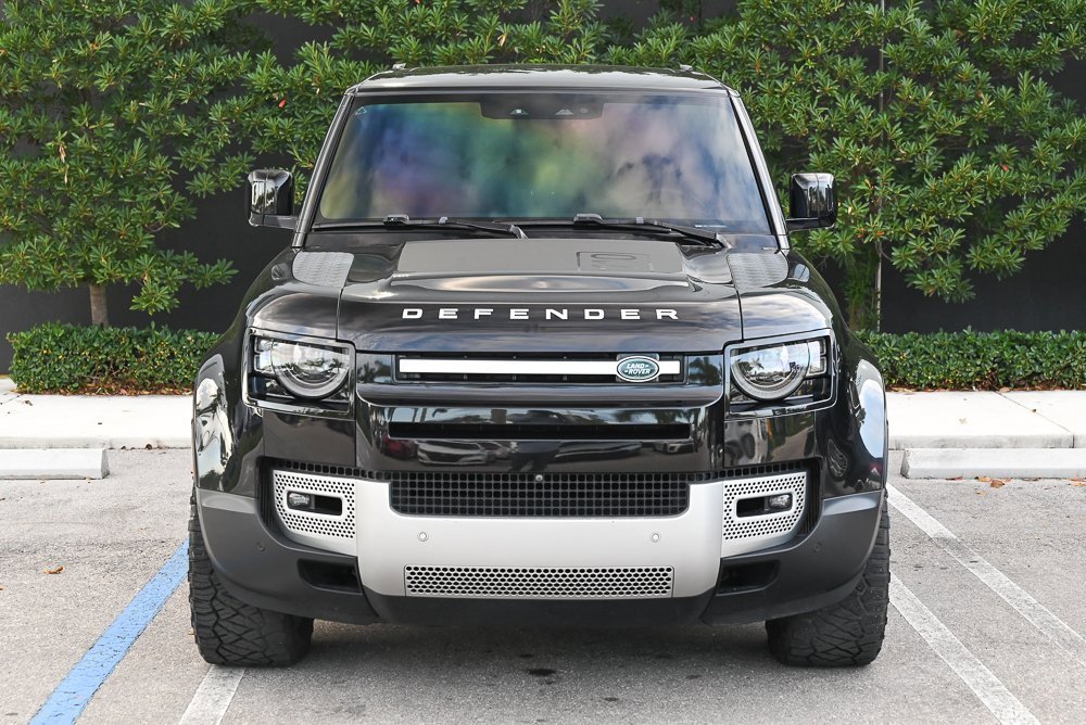 Used 2021 Land Rover Defender 110 SE image 2