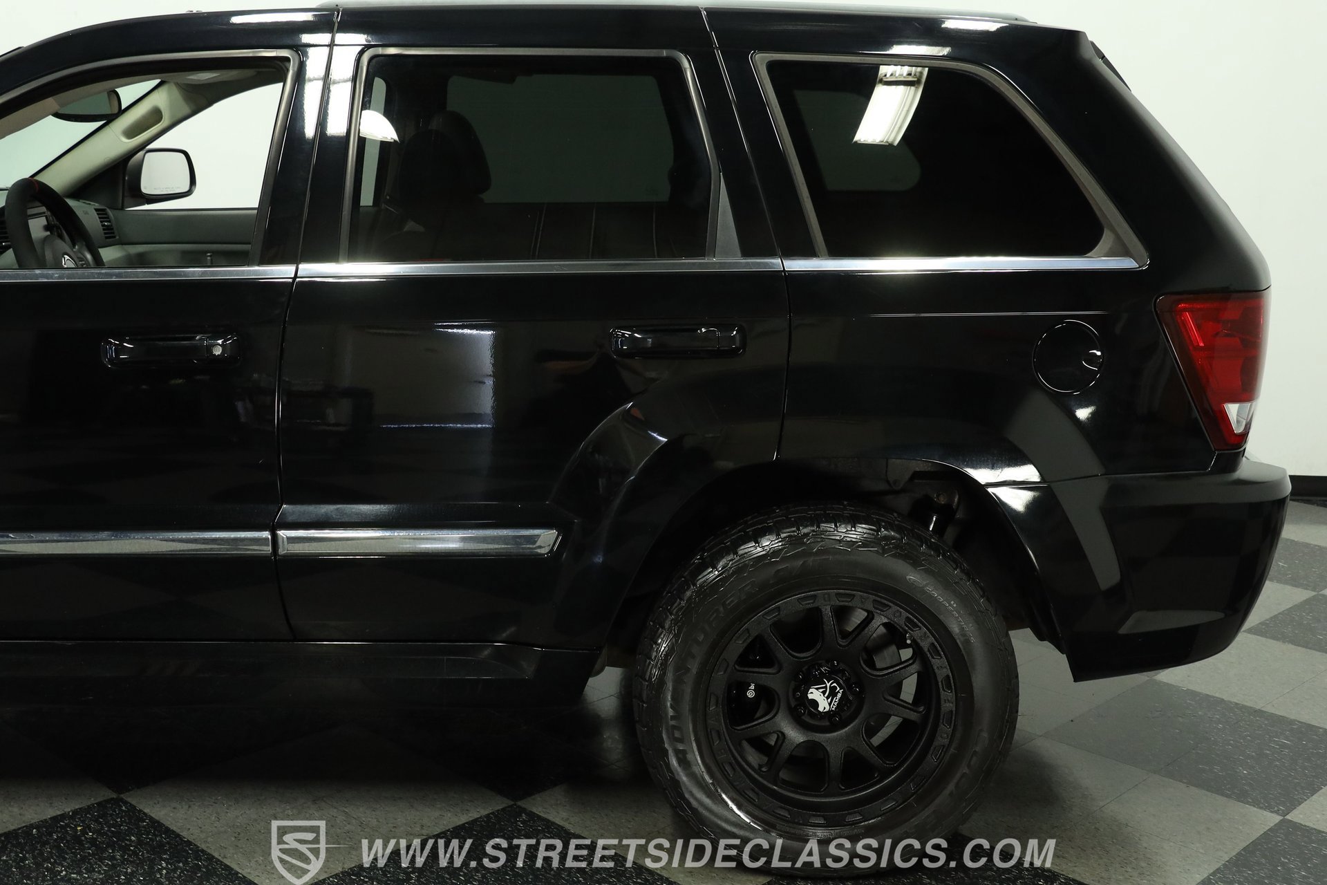 Used 2006 Jeep Grand Cherokee SRT8 w/ SRT Option Group I image 23