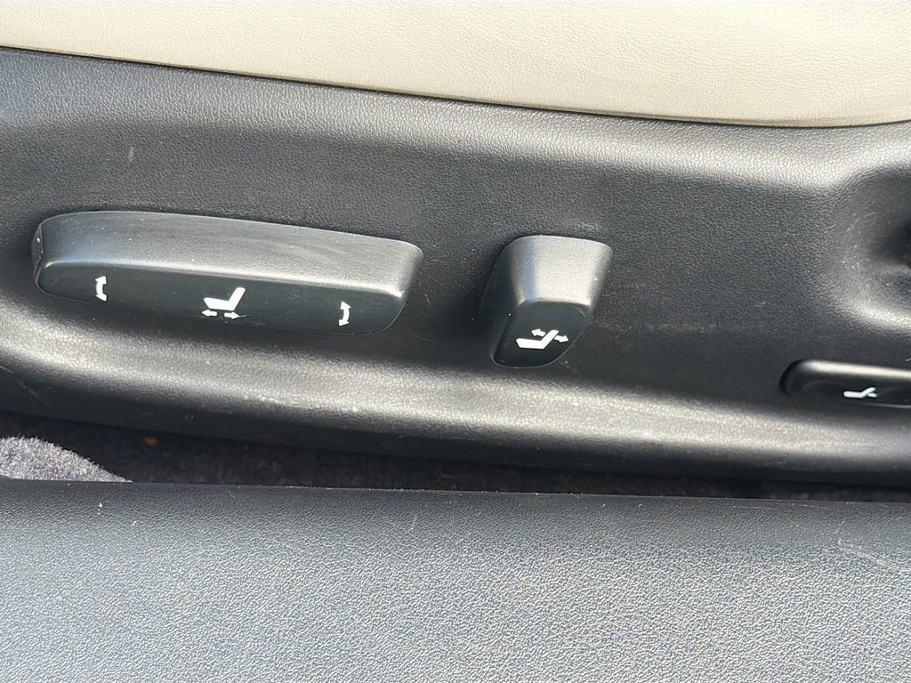 Used 2015 Lexus IS 250C w/ Luxury Package image 24