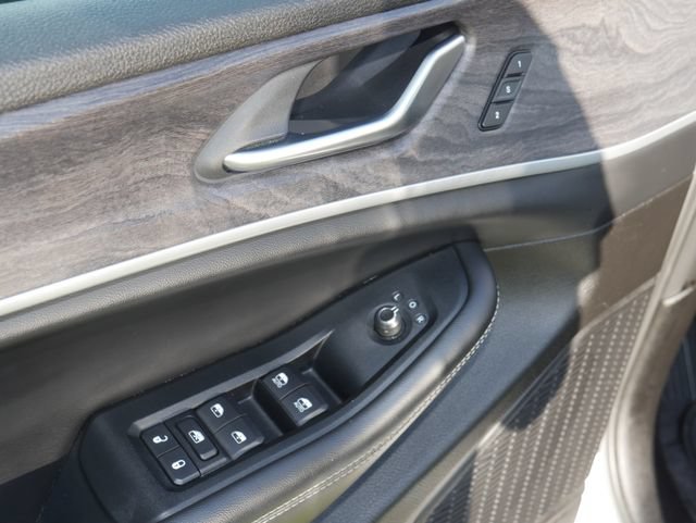 Used 2023 Jeep Grand Cherokee Limited w/ Black Appearance Package AWD/4WD image 15