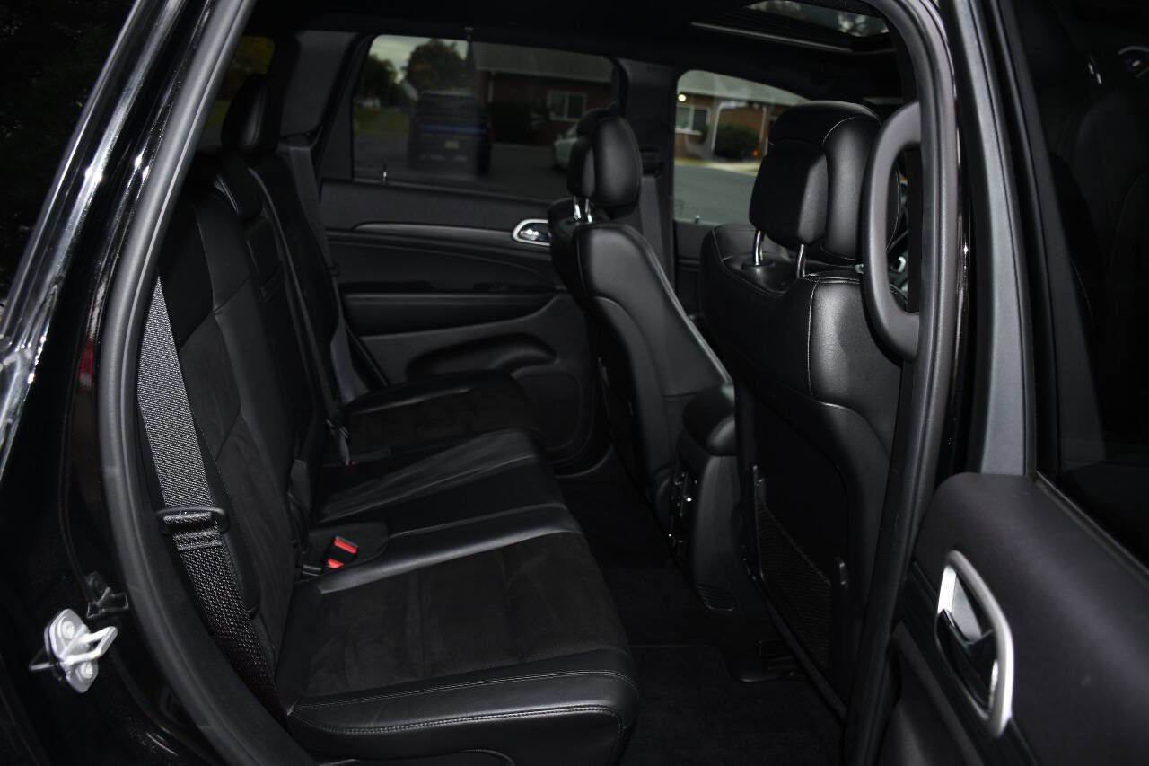 Used 2019 Jeep Grand Cherokee Altitude AWD/4WD image 22
