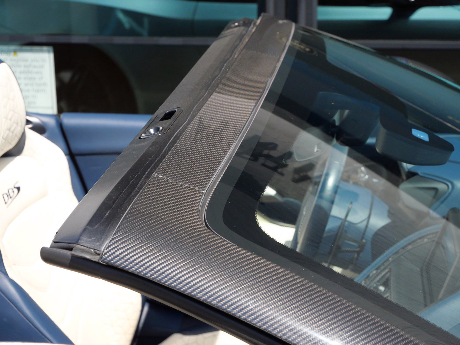 Used 2020 Aston Martin DBS Superleggera Volante RWD image 17