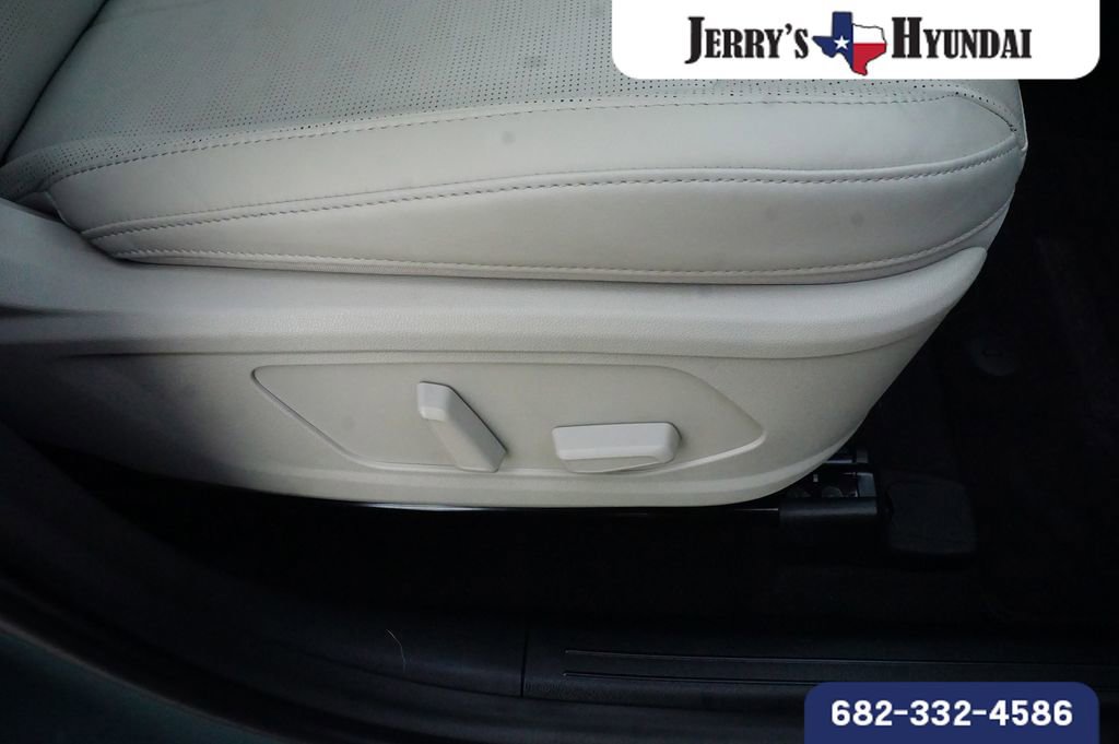 Used 2025 Kia Sorento EX image 26