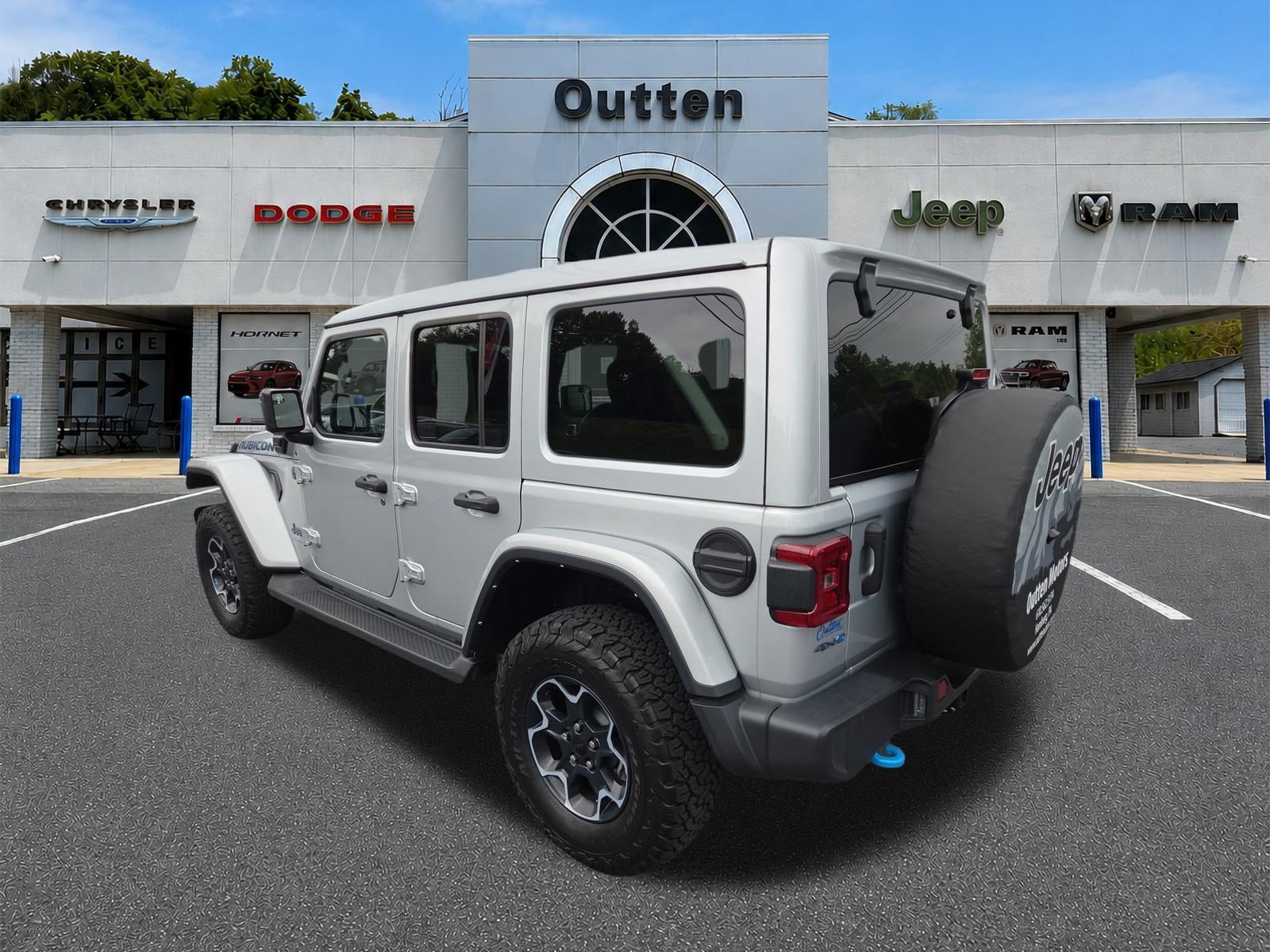 Certified 2023 Jeep Wrangler Unlimited Rubicon 4xe w/ Cold Weather Group AWD/4WD image 6