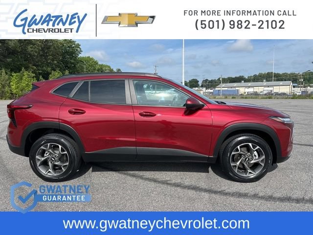 Used 2025 Chevrolet Trax LT w/ LT Convenience Package FWD image 4