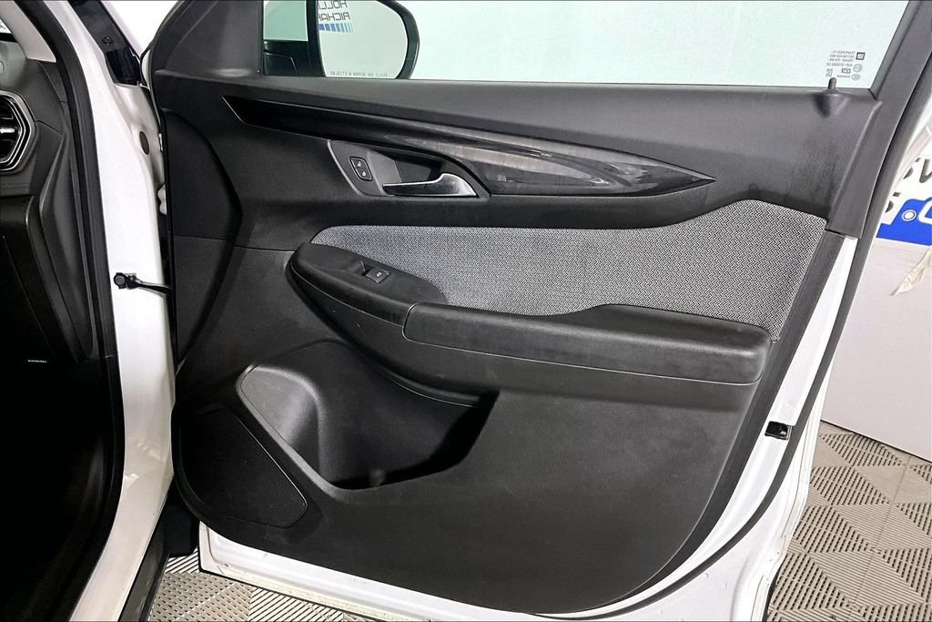 Used 2025 Chevrolet TrailBlazer LT FWD image 19