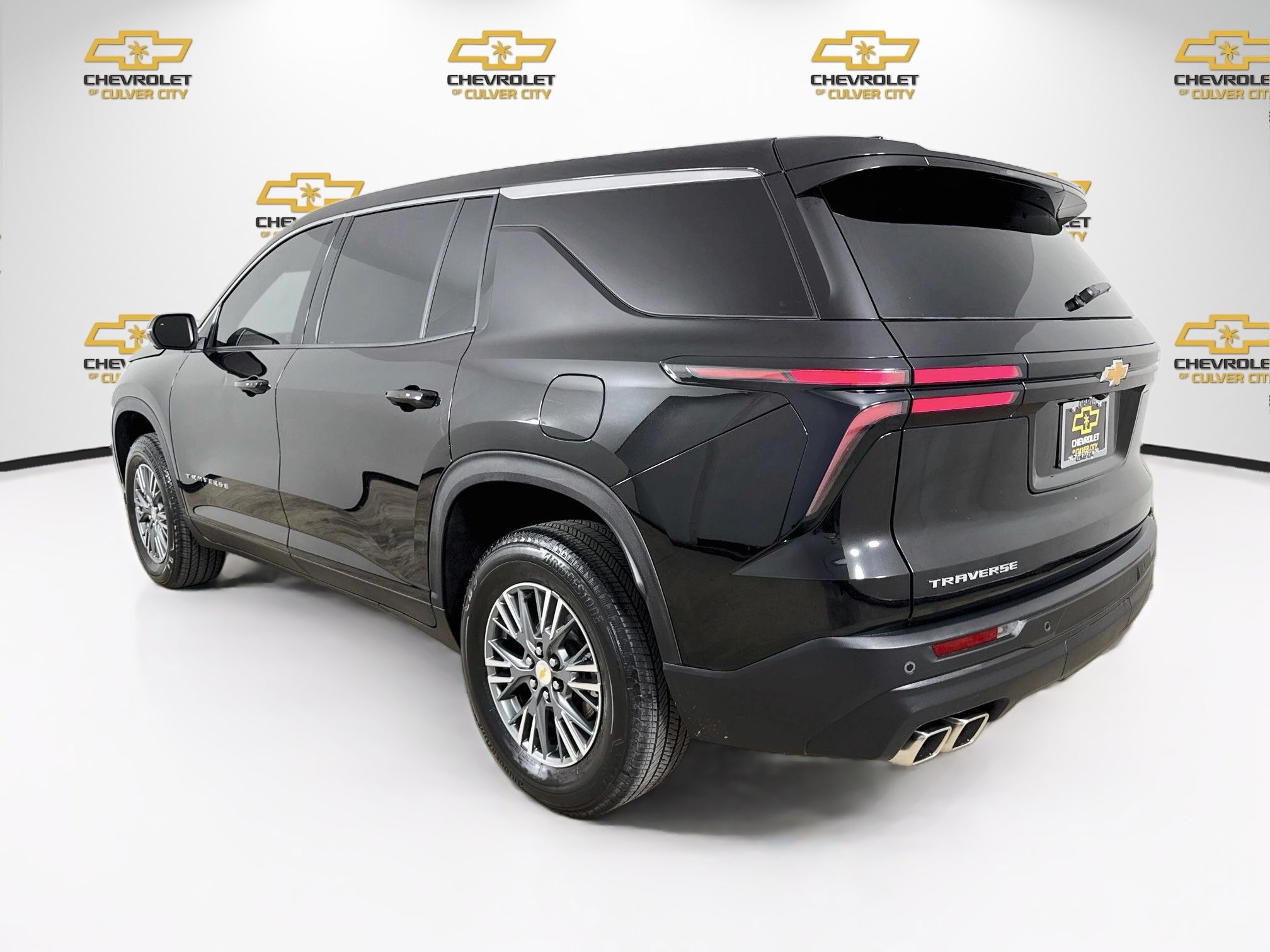 Used 2024 Chevrolet Traverse LS FWD image 6