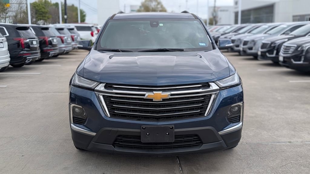 Used 2023 Chevrolet Traverse LT image 2