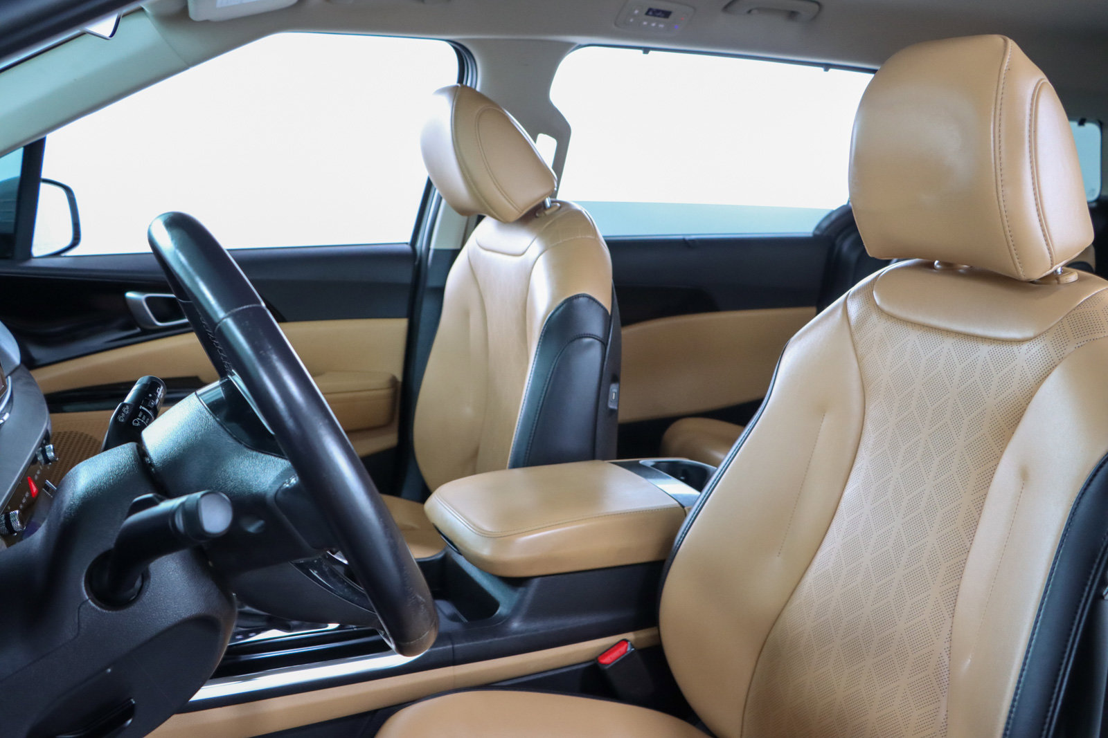 Used 2024 Kia Carnival EX image 23