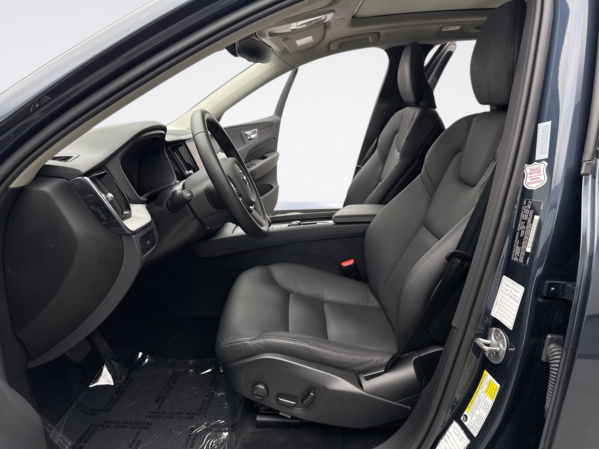 Used 2025 Volvo XC60 B5 Plus image 11