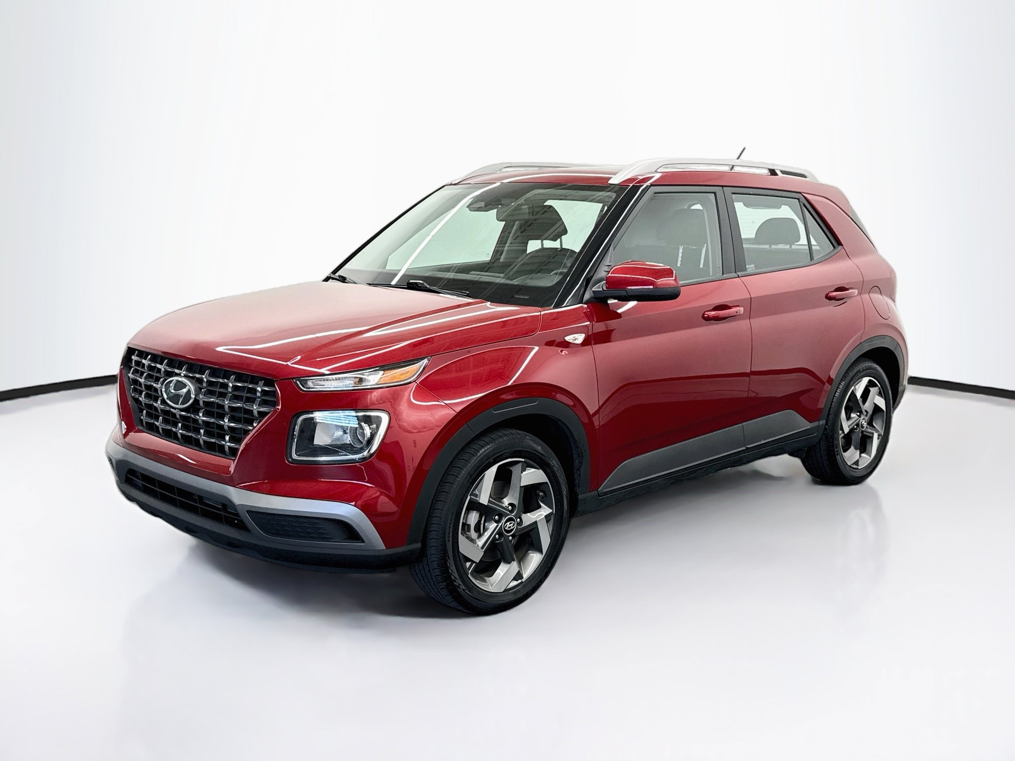 Used 2025 Hyundai Venue SEL FWD image 3