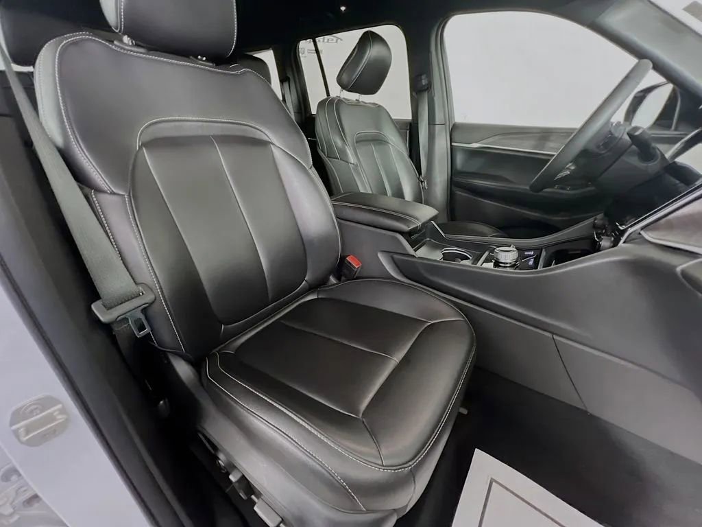 Used 2024 Jeep Grand Cherokee Limited AWD/4WD image 29