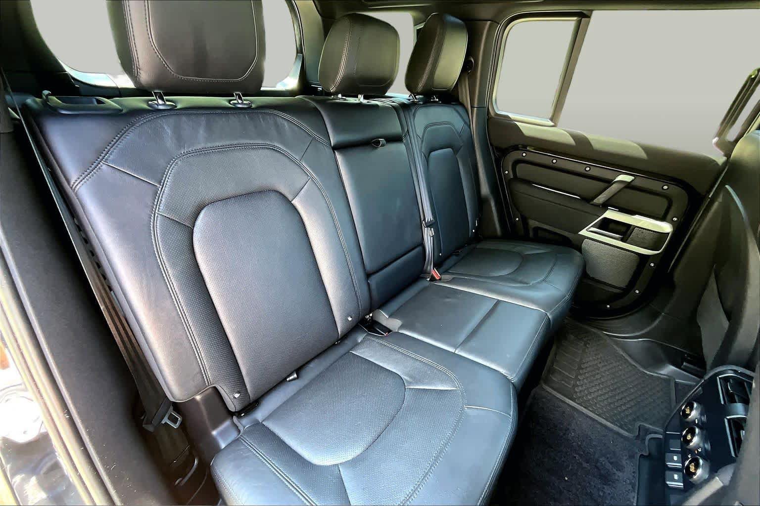 Used 2023 Land Rover Defender 110 SE AWD/4WD image 20