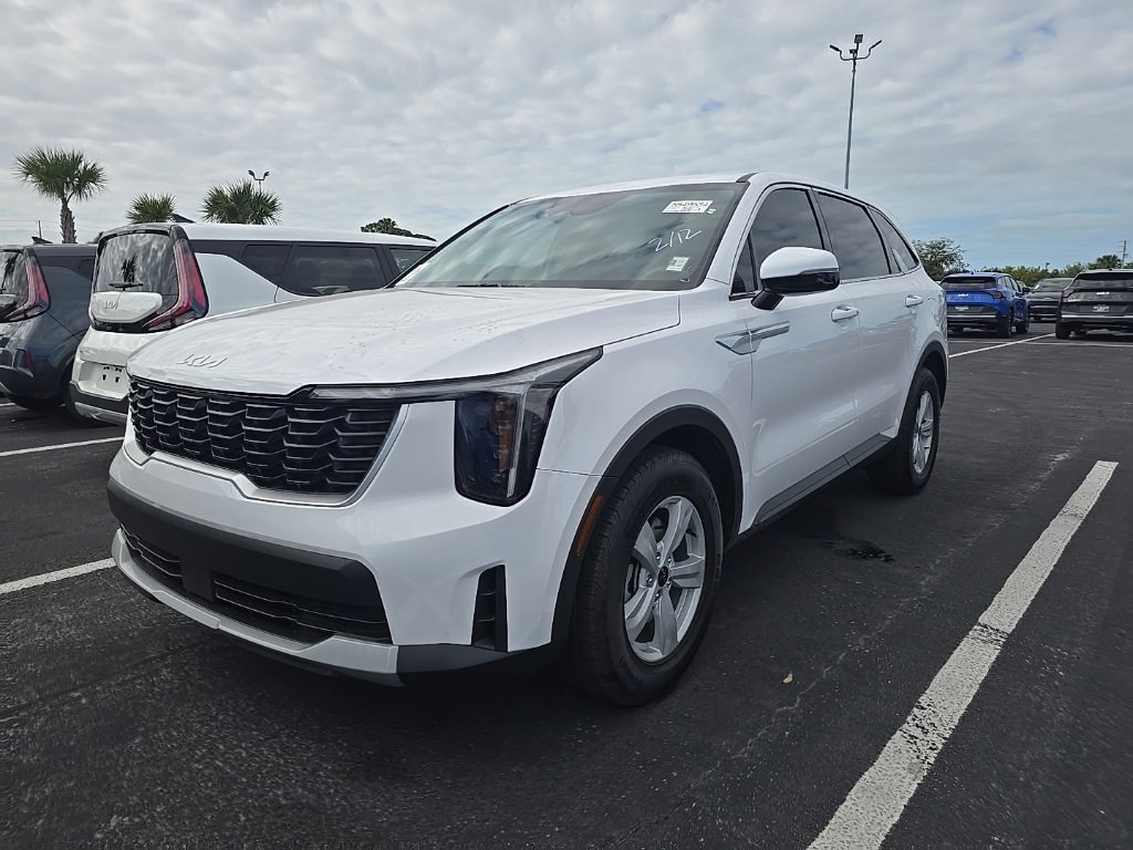 Certified 2025 Kia Sorento LX image 3