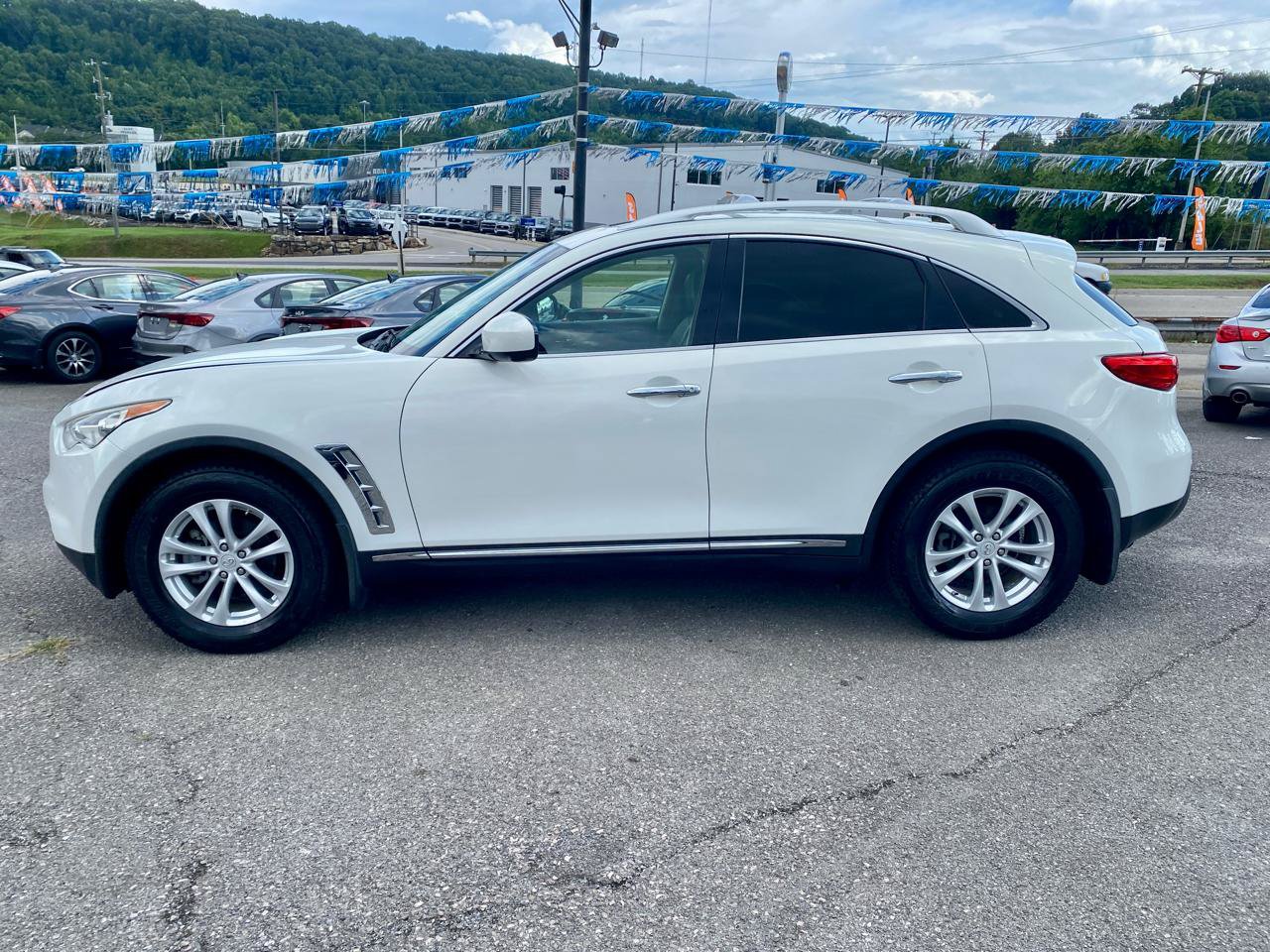 Used 2012 INFINITI FX35 2WD w/ Premium Pkg image 4