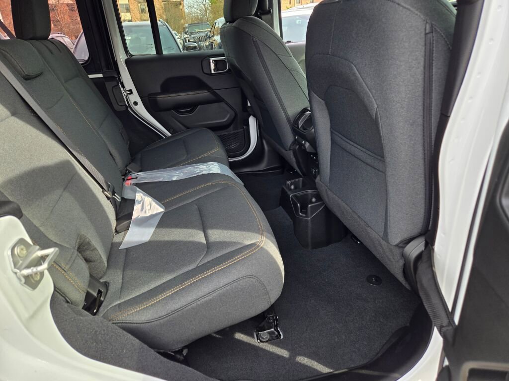 Used 2024 Jeep Wrangler Sahara w/ Safety Group image 8