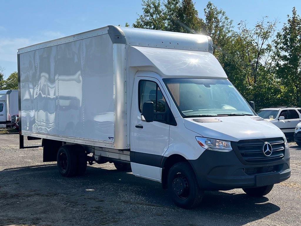 Used 2024 Mercedes-Benz Sprinter 4500 image 11