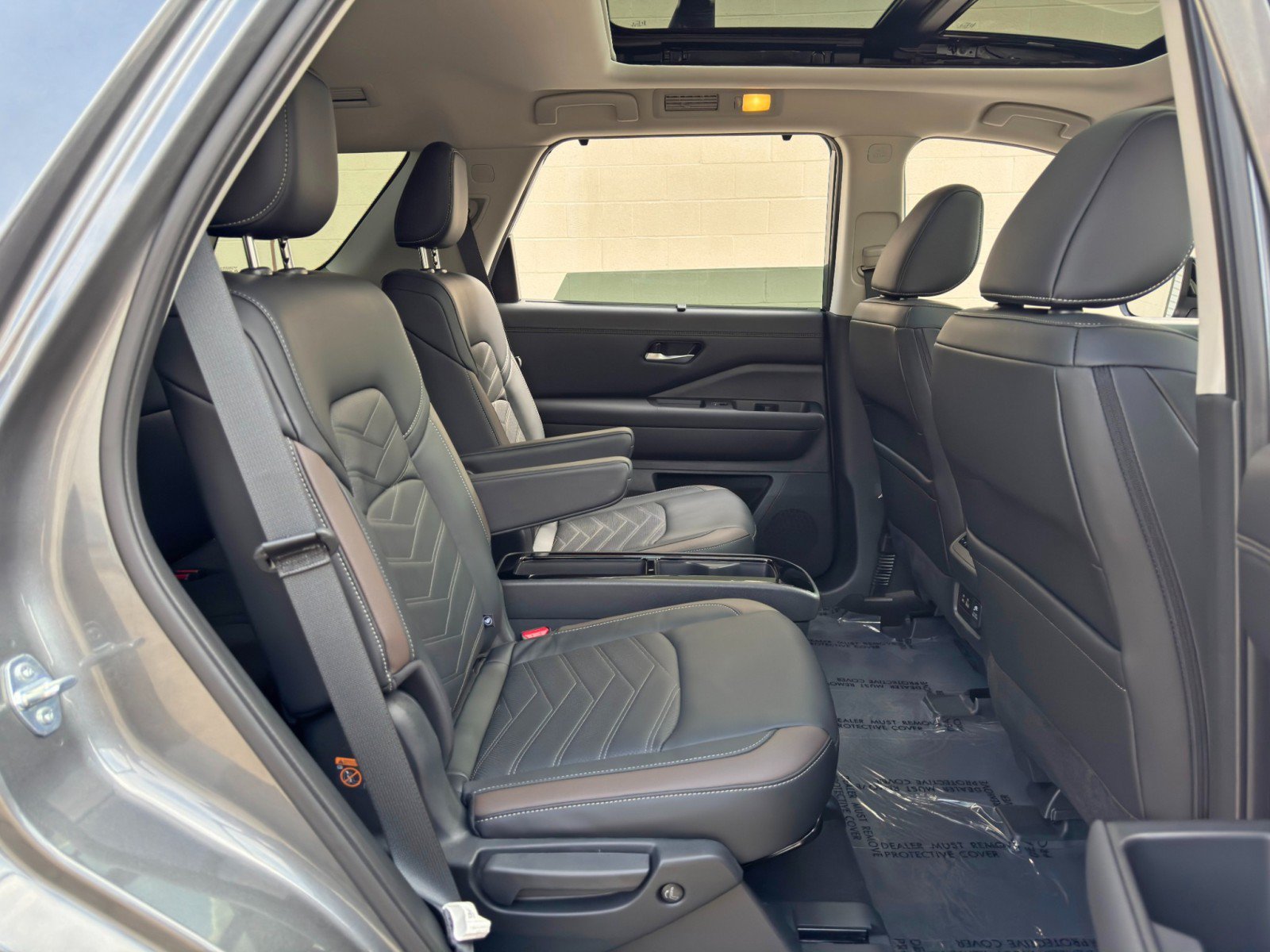 Used 2025 Nissan Pathfinder Platinum AWD/4WD image 43