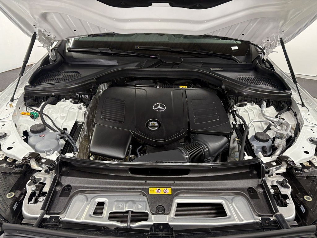 Used 2025 Mercedes-Benz GLC 350e 4MATIC w/ AMG Line image 32