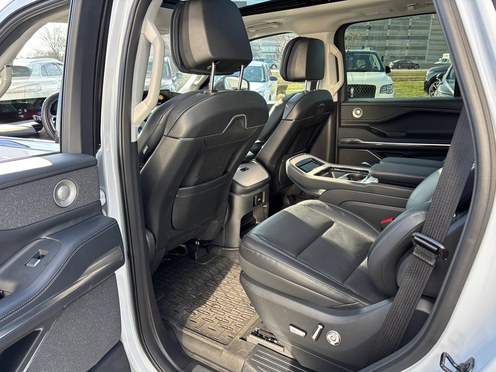 New 2025 Lincoln Navigator Reserve image 28