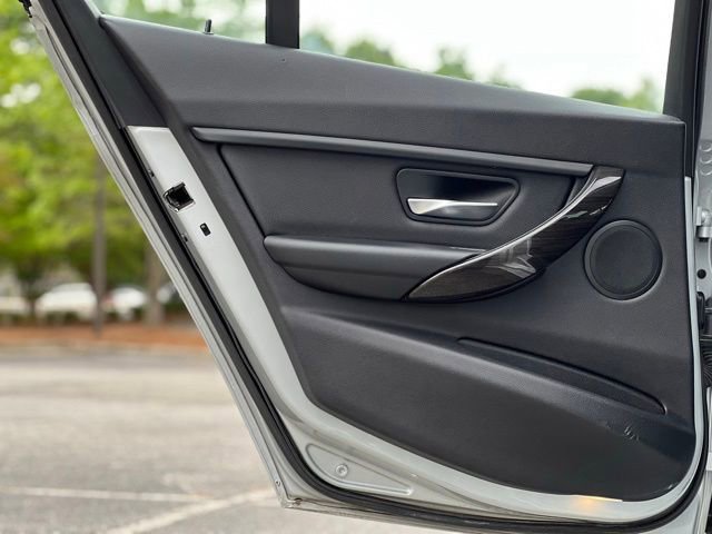 Used 2016 BMW 320i Sedan RWD image 14