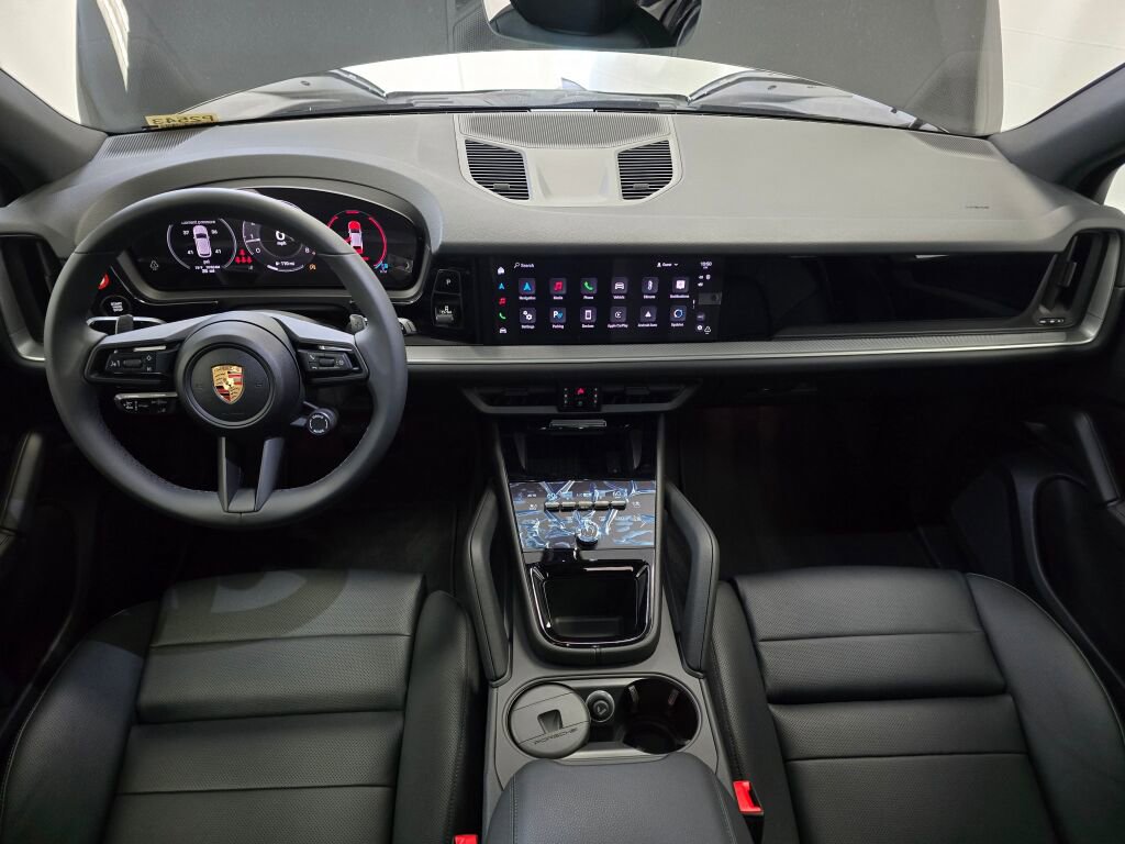 Certified 2025 Porsche Cayenne image 20