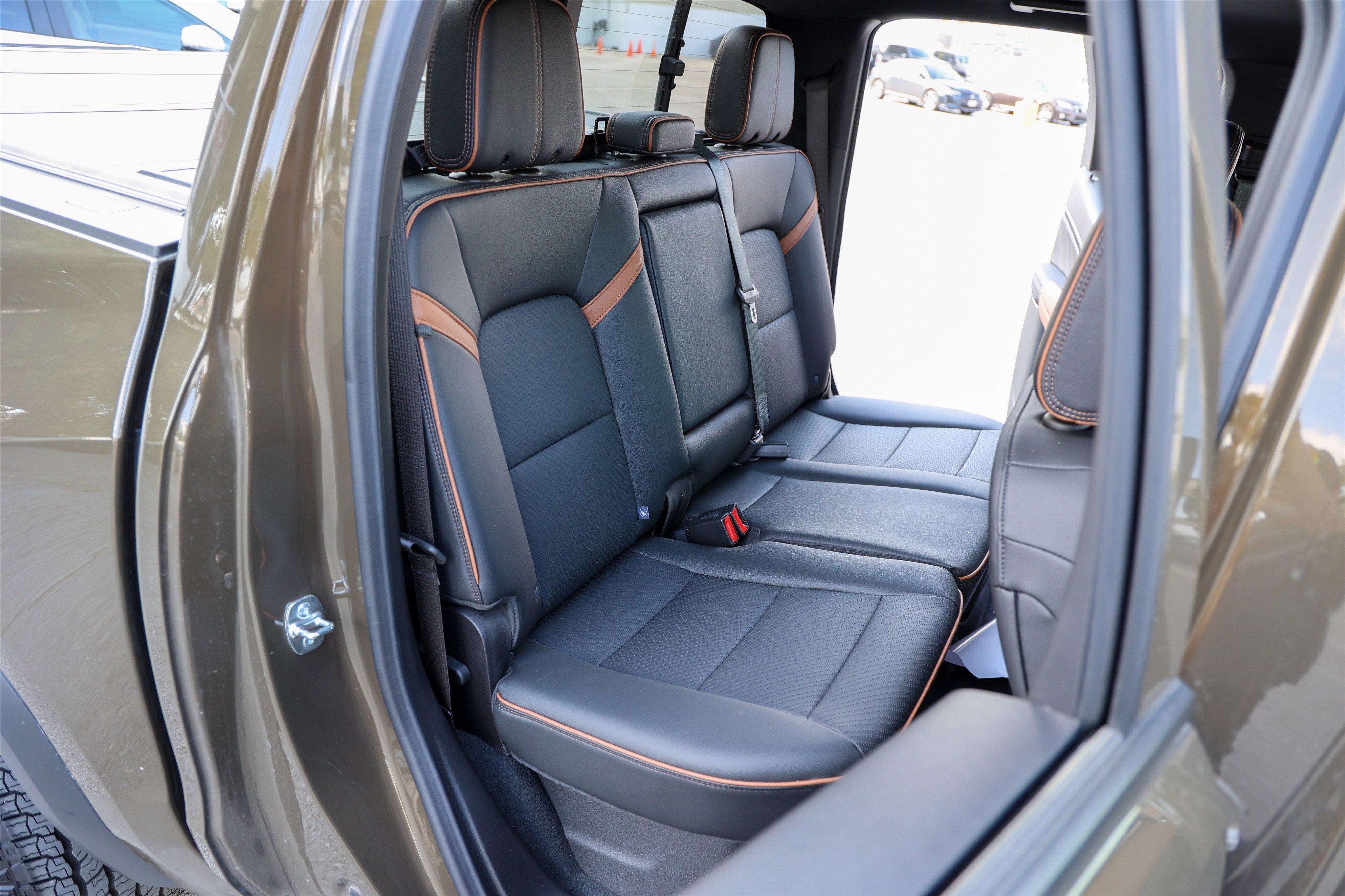 Used 2025 GMC Canyon AT4 w/ AT4 Premium Package image 43