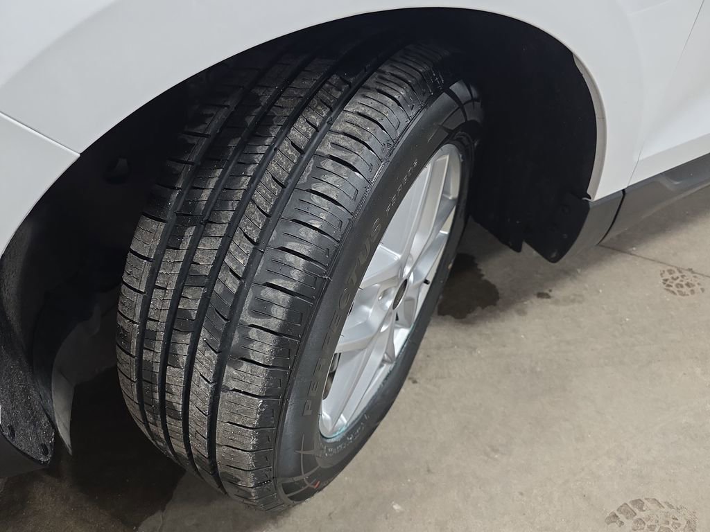 Used 2024 Ford Edge SEL image 33