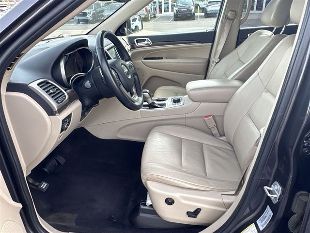 Used 2017 Jeep Grand Cherokee Limited image 18