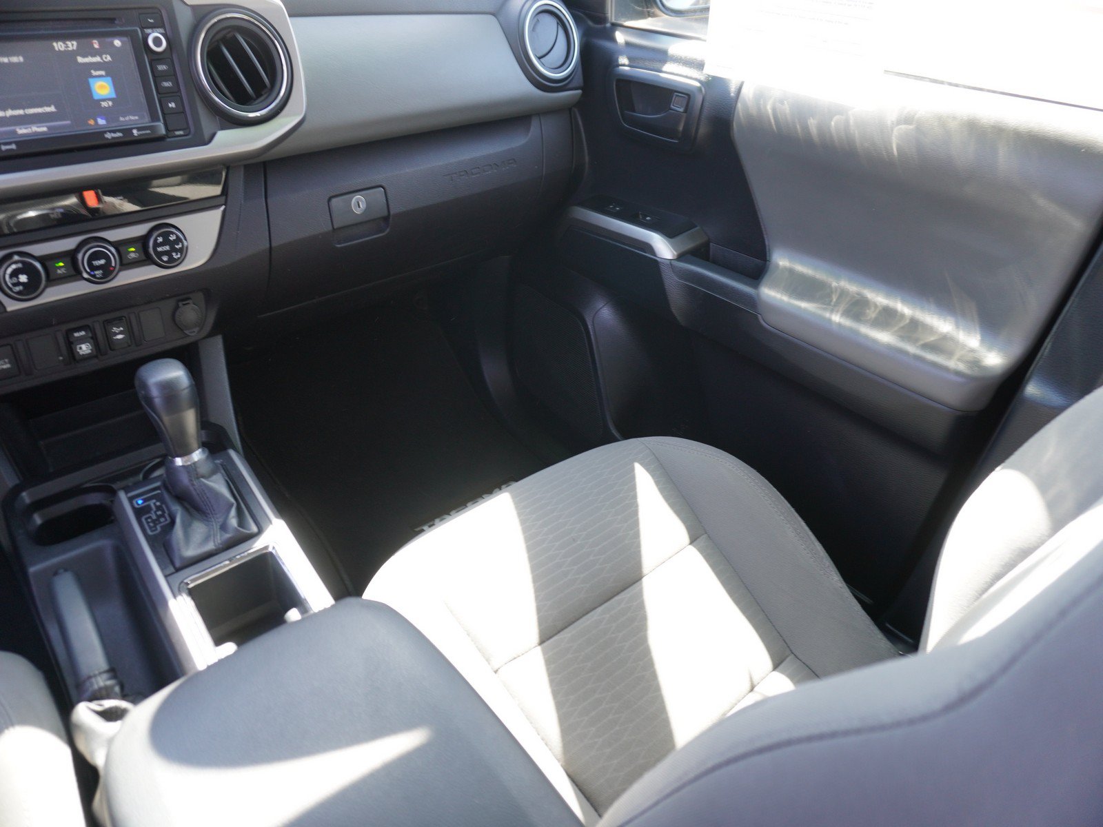 Used 2018 Toyota Tacoma SR5 RWD image 17