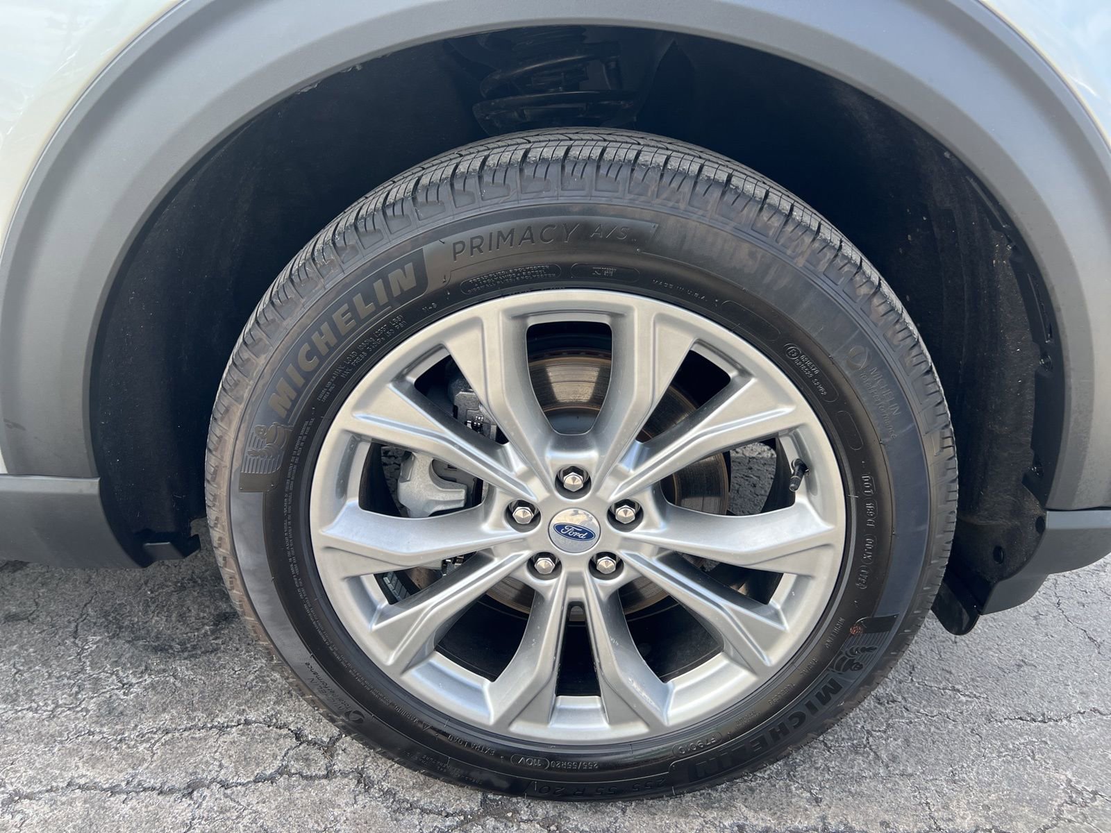 Used 2024 Ford Explorer XLT w/ Equipment Group 202A AWD/4WD image 39