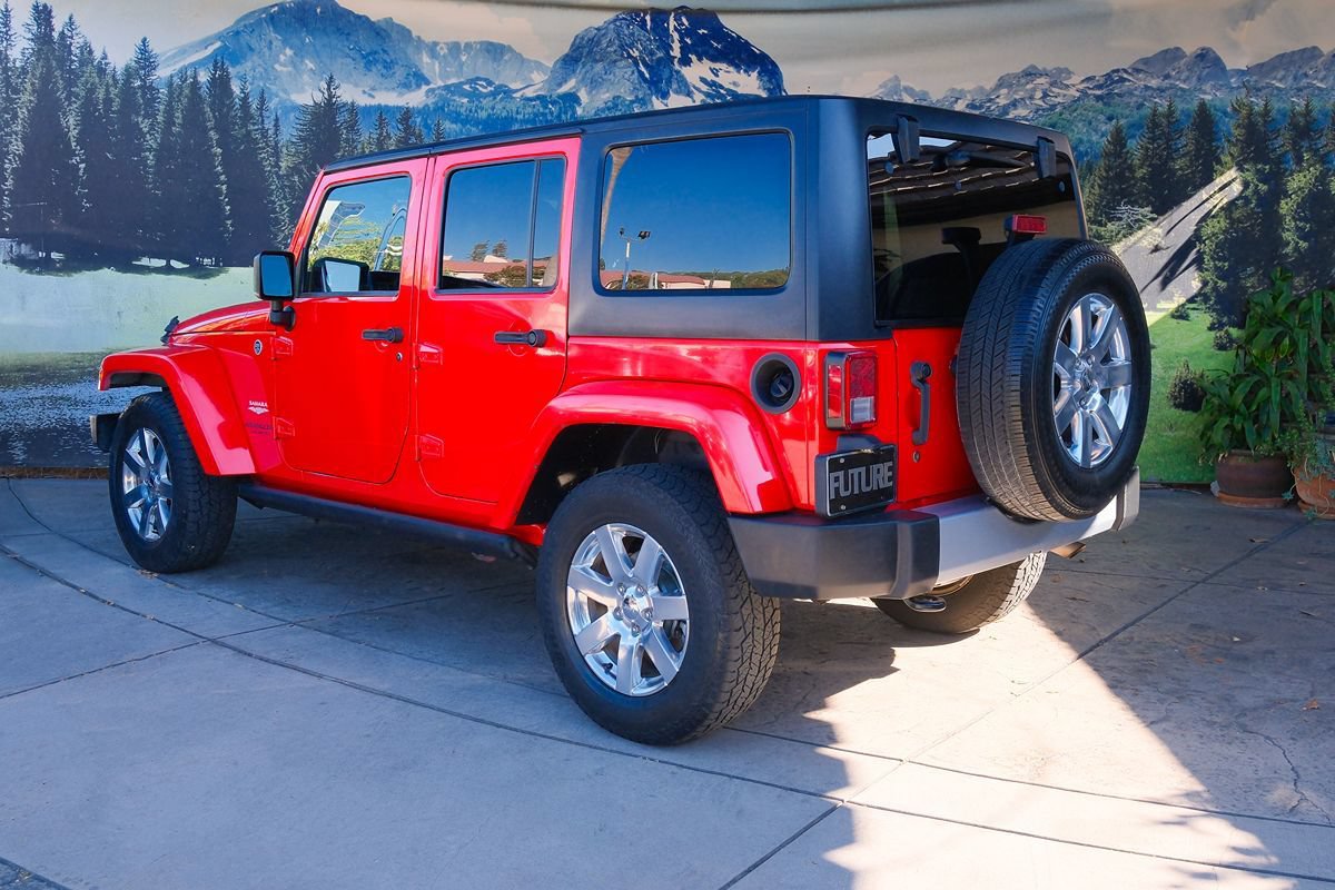Used 2015 Jeep Wrangler Unlimited Sahara AWD/4WD image 4